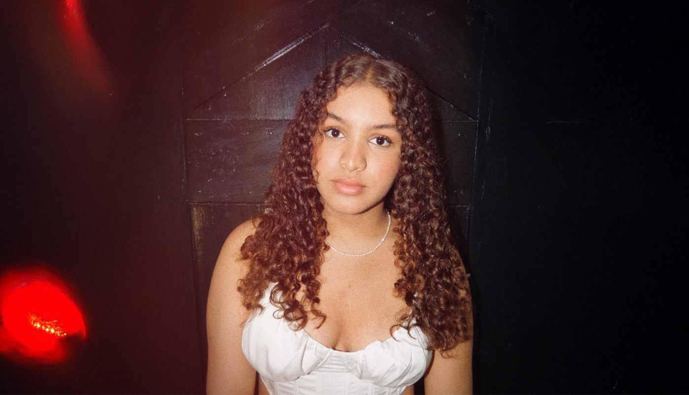 Mayia Steadman, pop singer-songwriter
